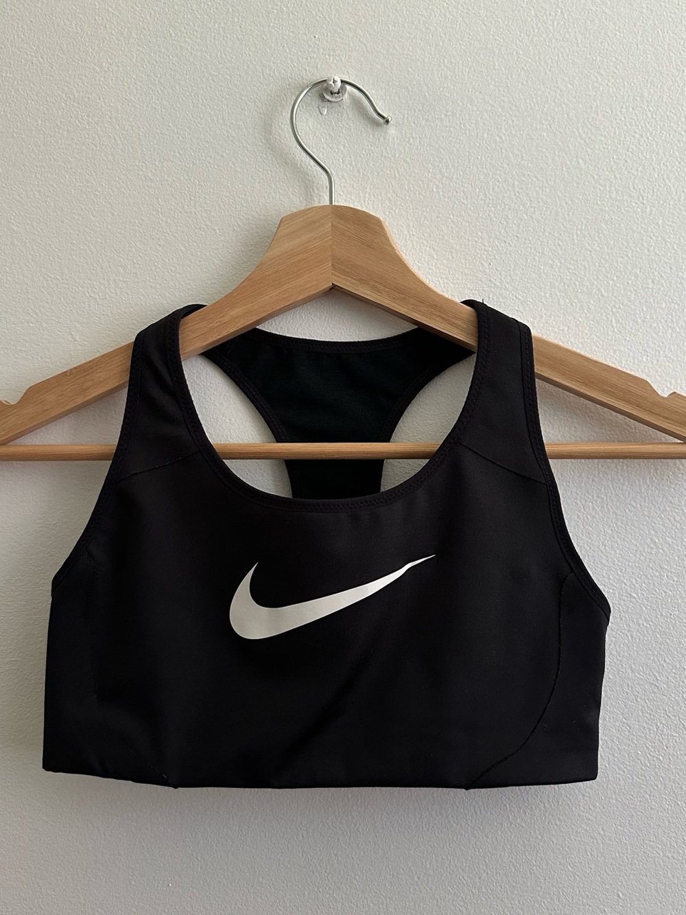 Nike Dri-fit XS top + 1 x Nike Sports Bra (Includes 2 items)